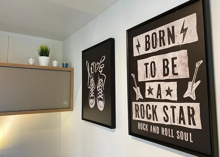 Mobile Divina Camp Porton Nature Hideouts