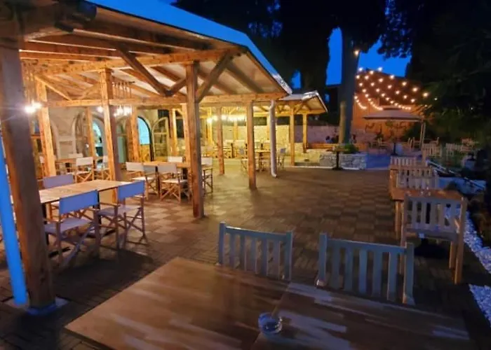 Mobile Divina Camp Porton Nature Hideouts