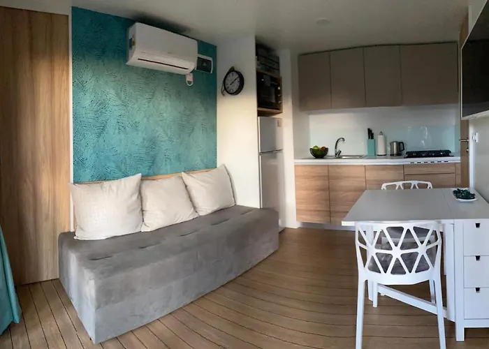 Mobile Divina Camp Porton Nature Hideouts