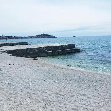 Mobile Divina Camp Porton Nature Hideouts روفينج