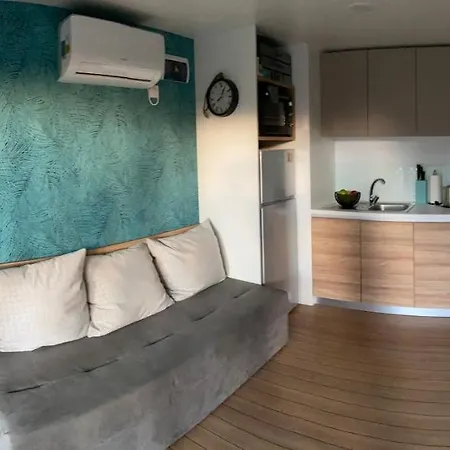 Mobile Divina Camp Porton Nature Hideouts