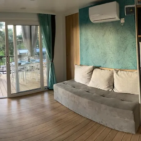 Mobile Divina Camp Porton Nature Hideouts روفينج