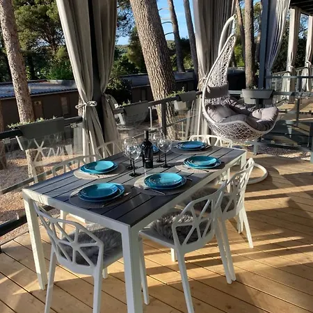 Mobile Divina Camp Porton Nature Hideouts روفينج