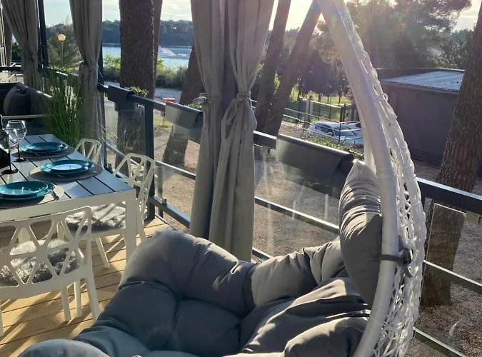 Mobile Divina Camp Porton Nature Hideouts * Ρόβινι