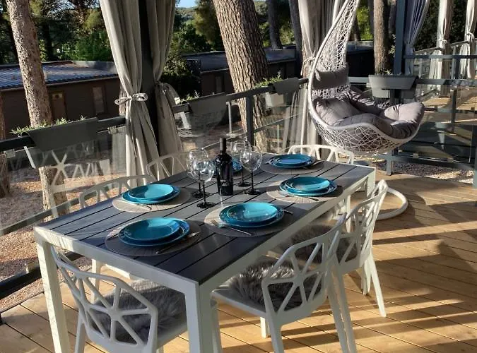 Mobile Divina Camp Porton Nature Hideouts Ρόβινι